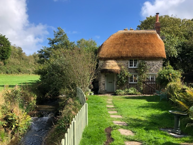 thatched cottage in Devon and Cornwall